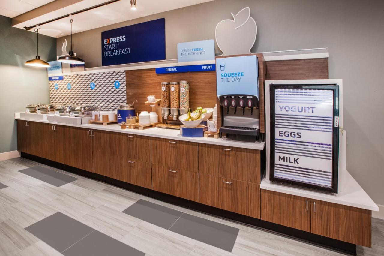 Holiday Inn Express - Gulfport Beach By Ihg Екстер'єр фото