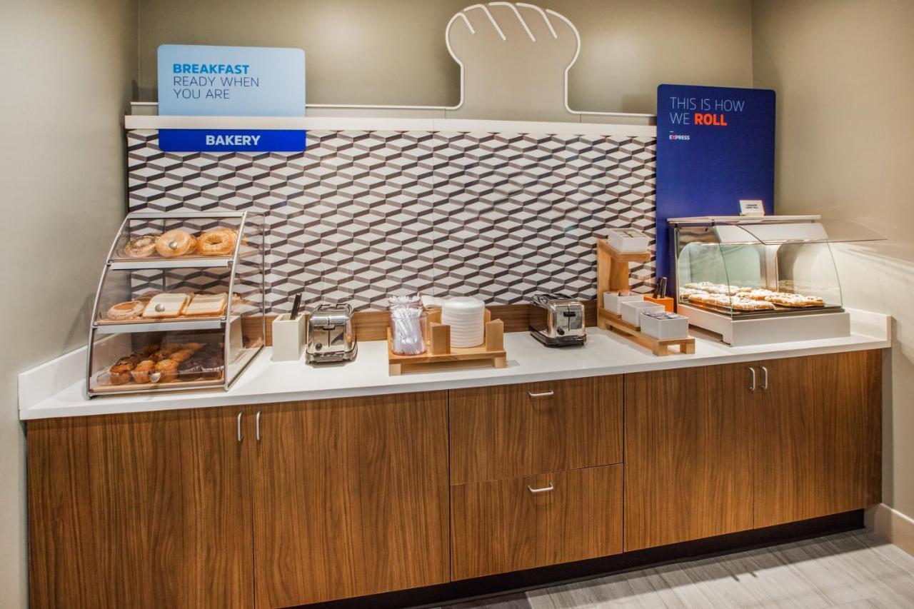 Holiday Inn Express - Gulfport Beach By Ihg Екстер'єр фото