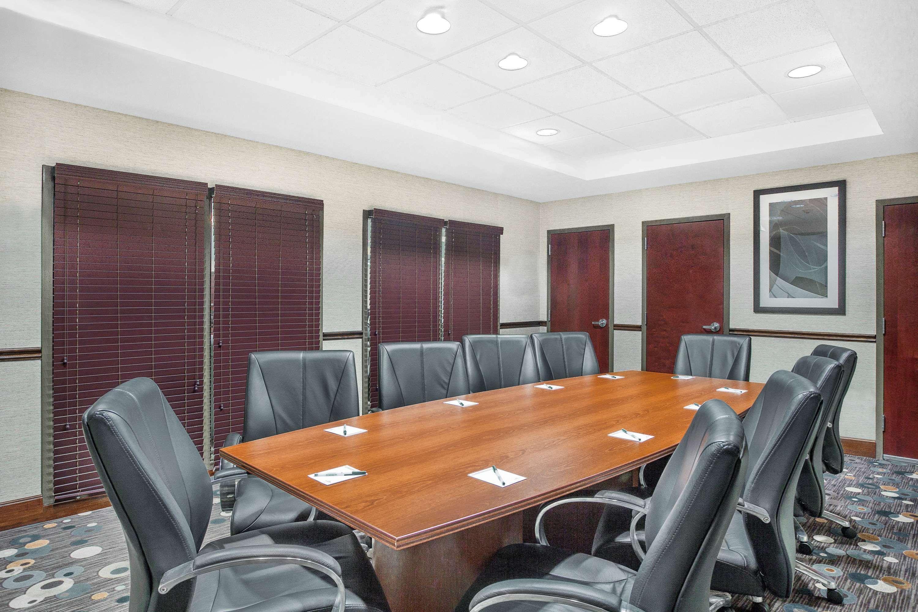 Holiday Inn Express - Gulfport Beach By Ihg Екстер'єр фото