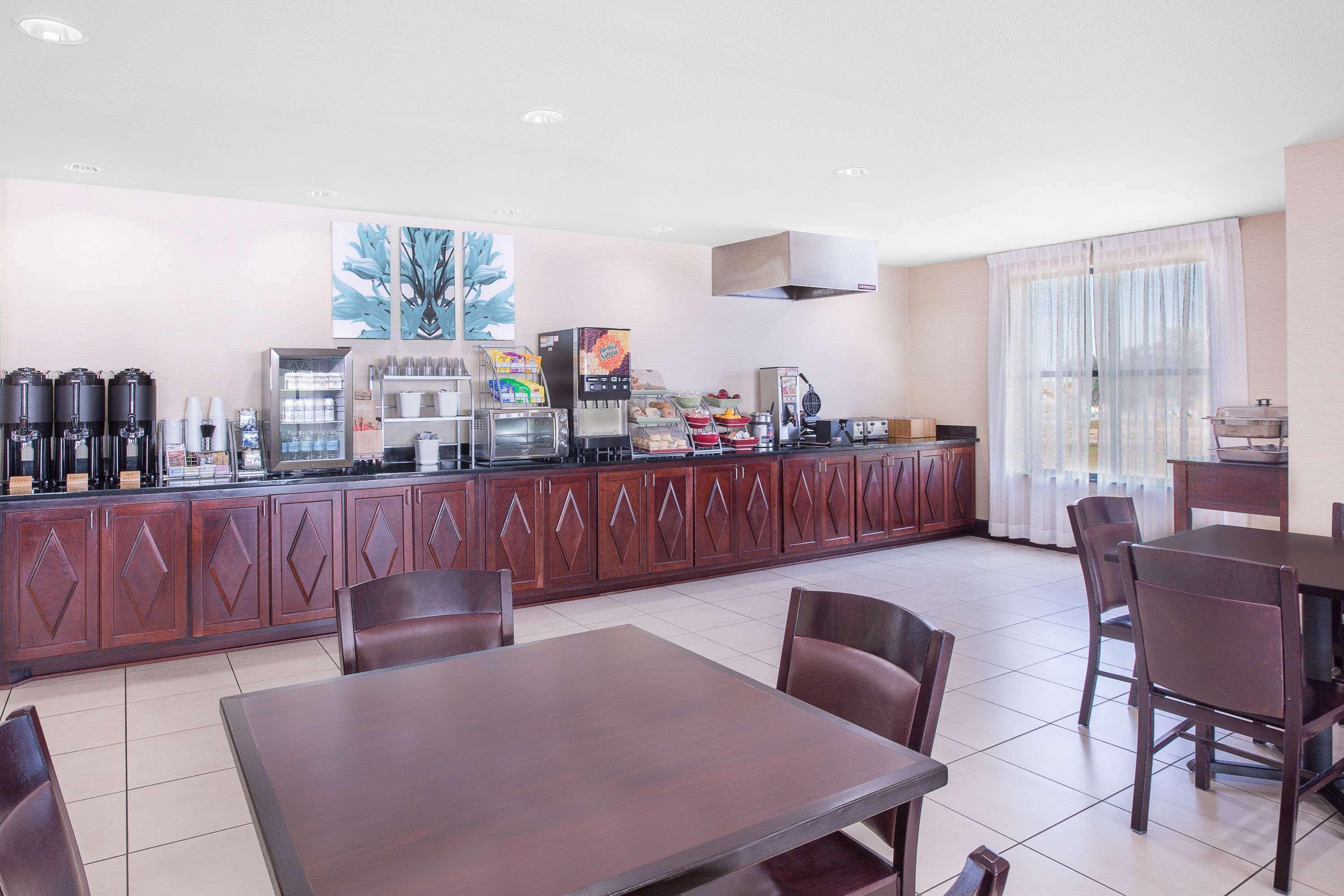 Holiday Inn Express - Gulfport Beach By Ihg Екстер'єр фото