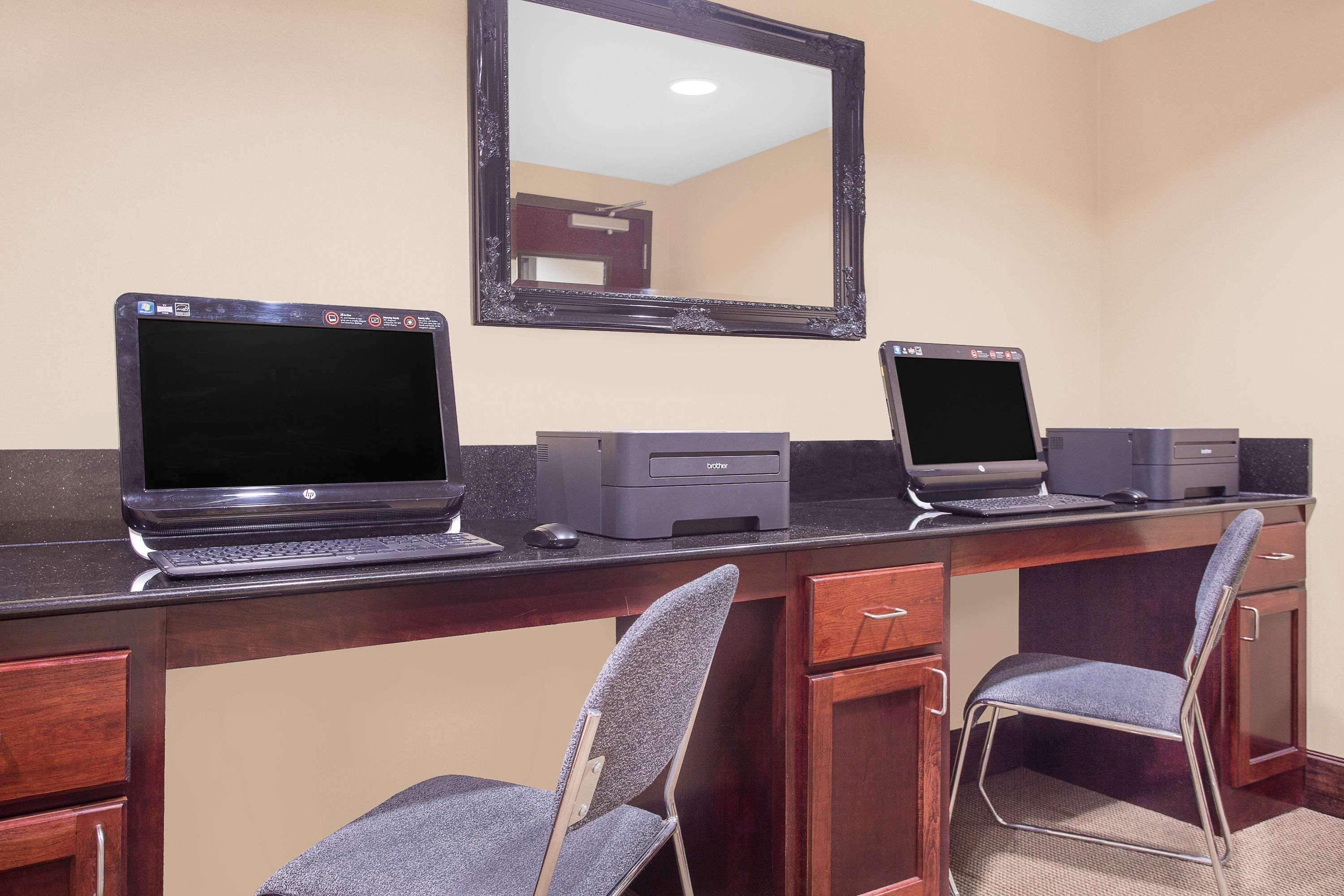 Holiday Inn Express - Gulfport Beach By Ihg Екстер'єр фото
