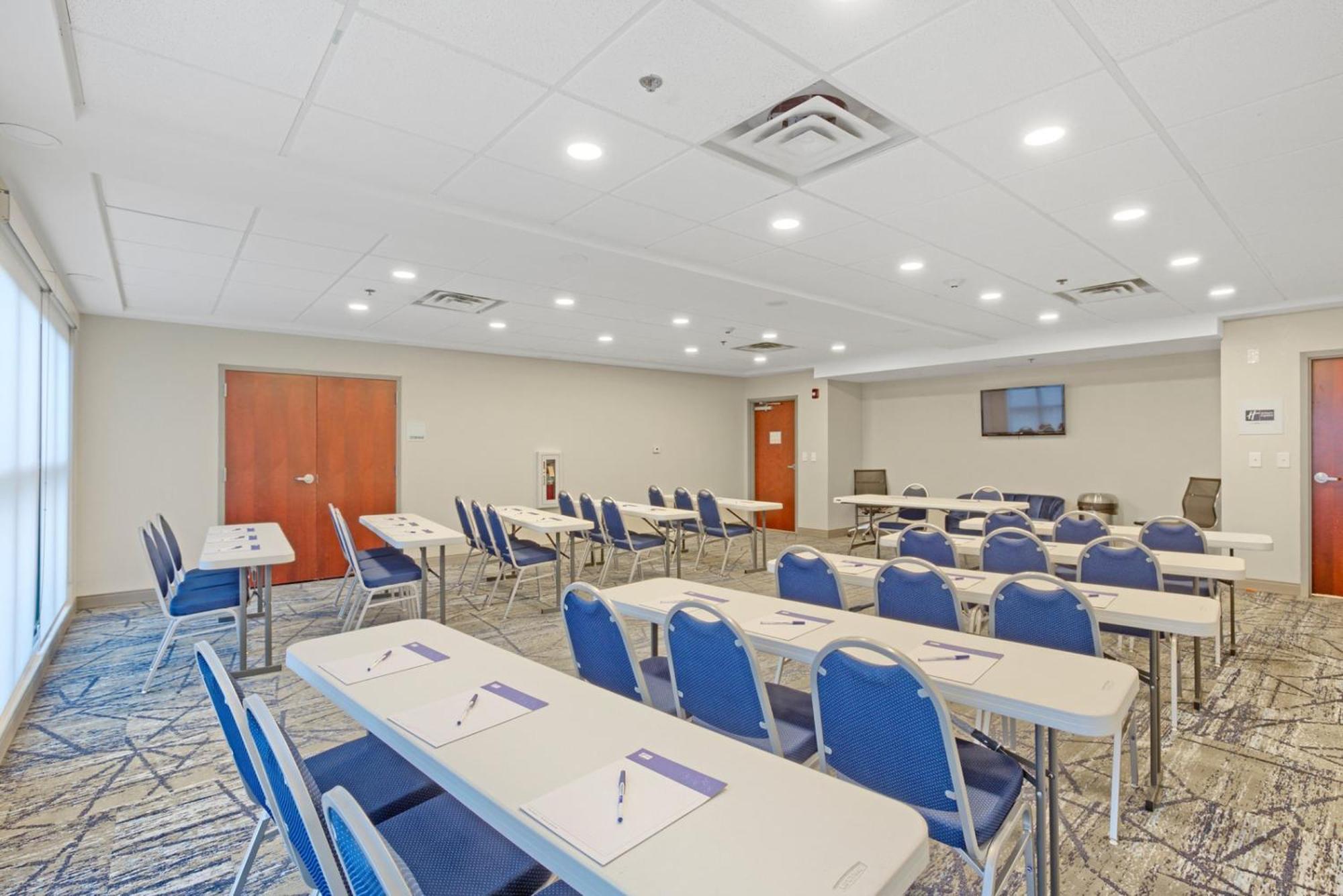Holiday Inn Express - Gulfport Beach By Ihg Екстер'єр фото