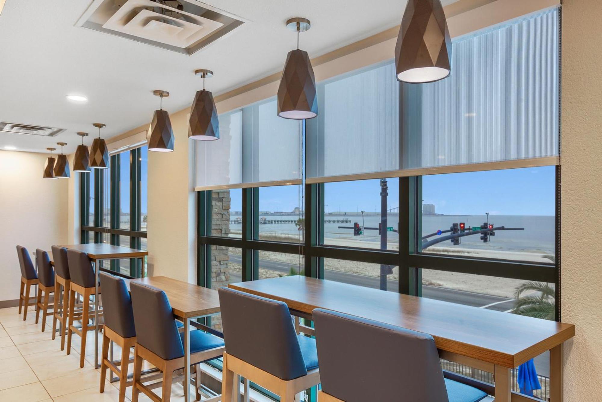 Holiday Inn Express - Gulfport Beach By Ihg Екстер'єр фото