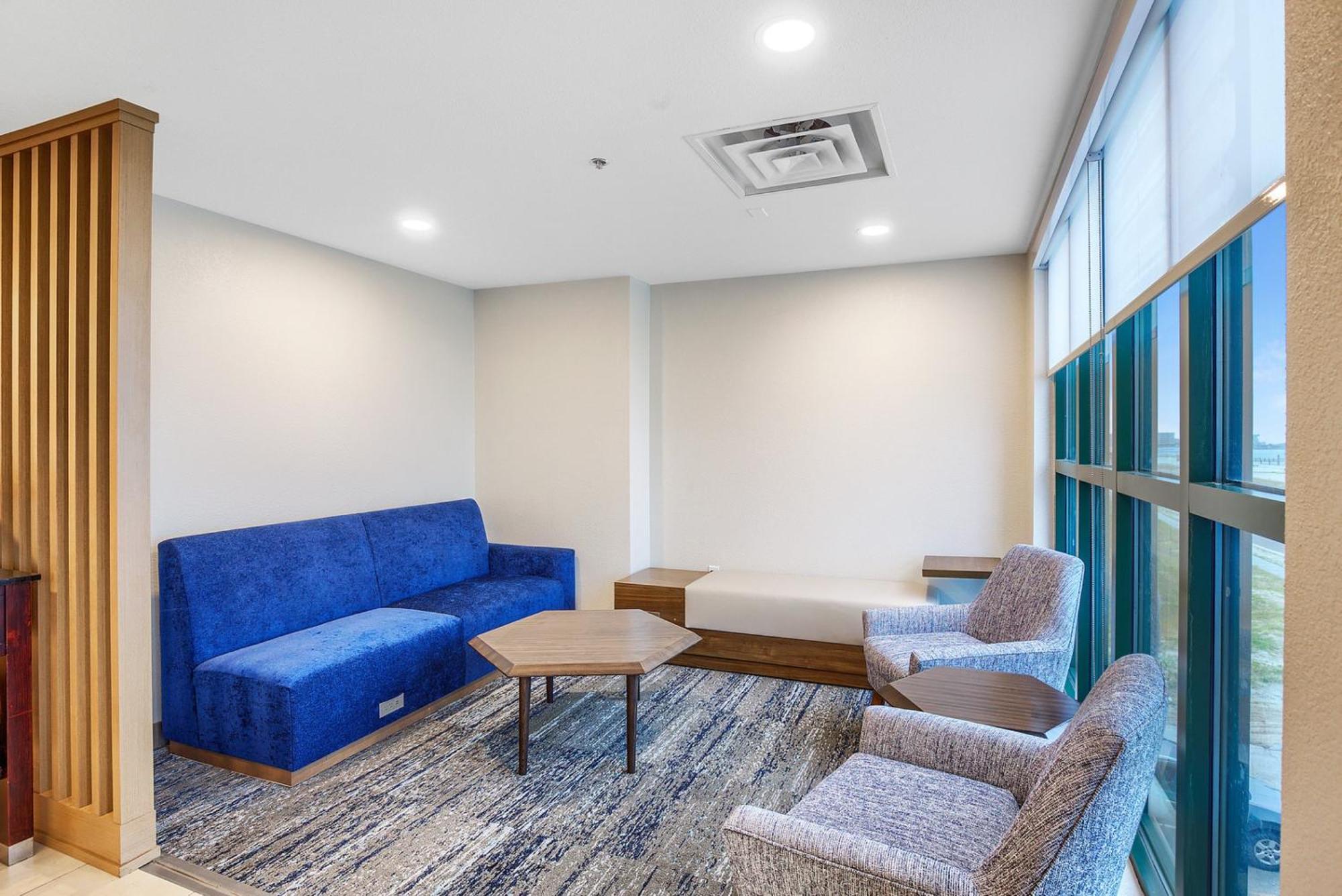 Holiday Inn Express - Gulfport Beach By Ihg Екстер'єр фото