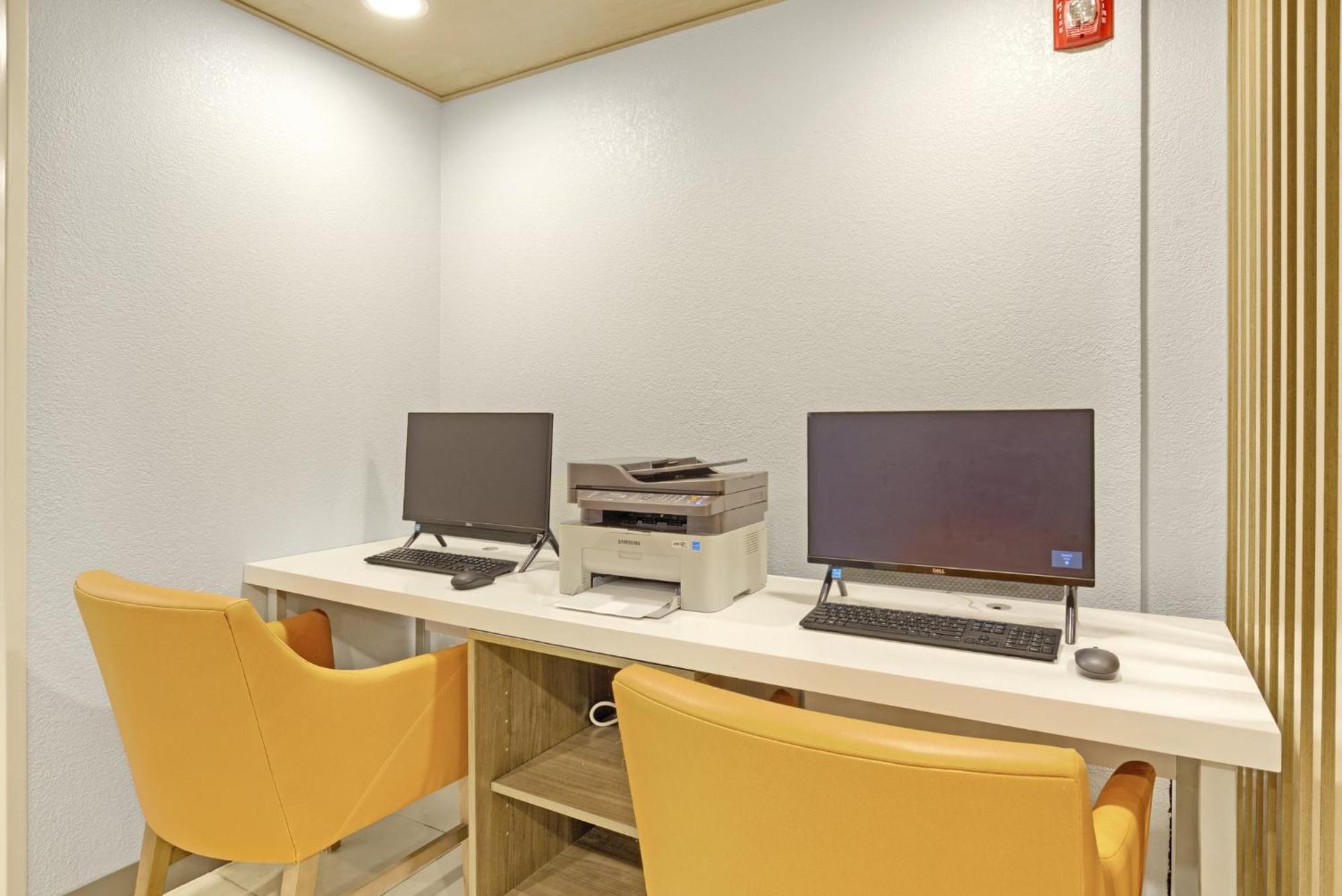 Holiday Inn Express - Gulfport Beach By Ihg Екстер'єр фото