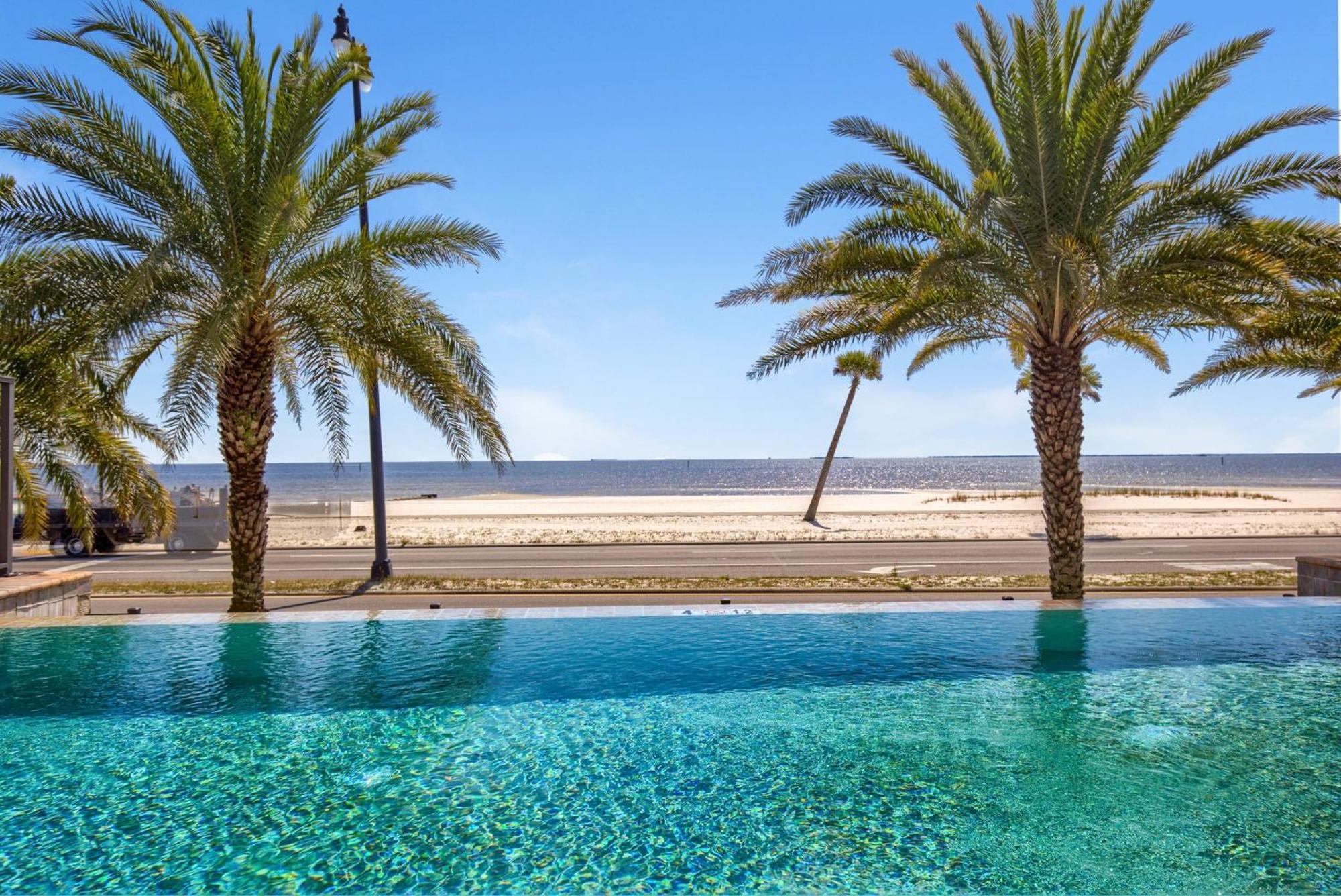 Holiday Inn Express - Gulfport Beach By Ihg Екстер'єр фото