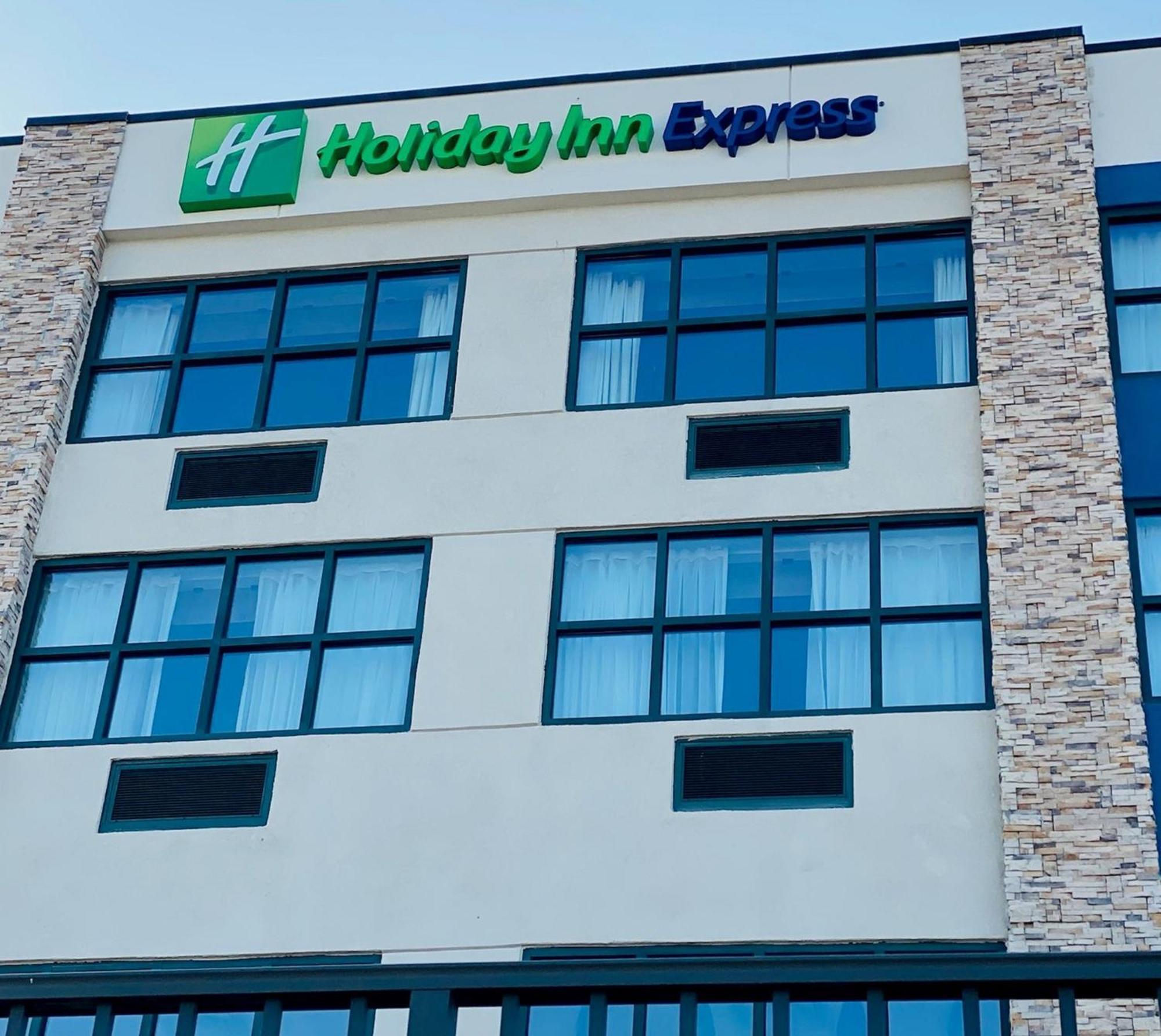 Holiday Inn Express - Gulfport Beach By Ihg Екстер'єр фото
