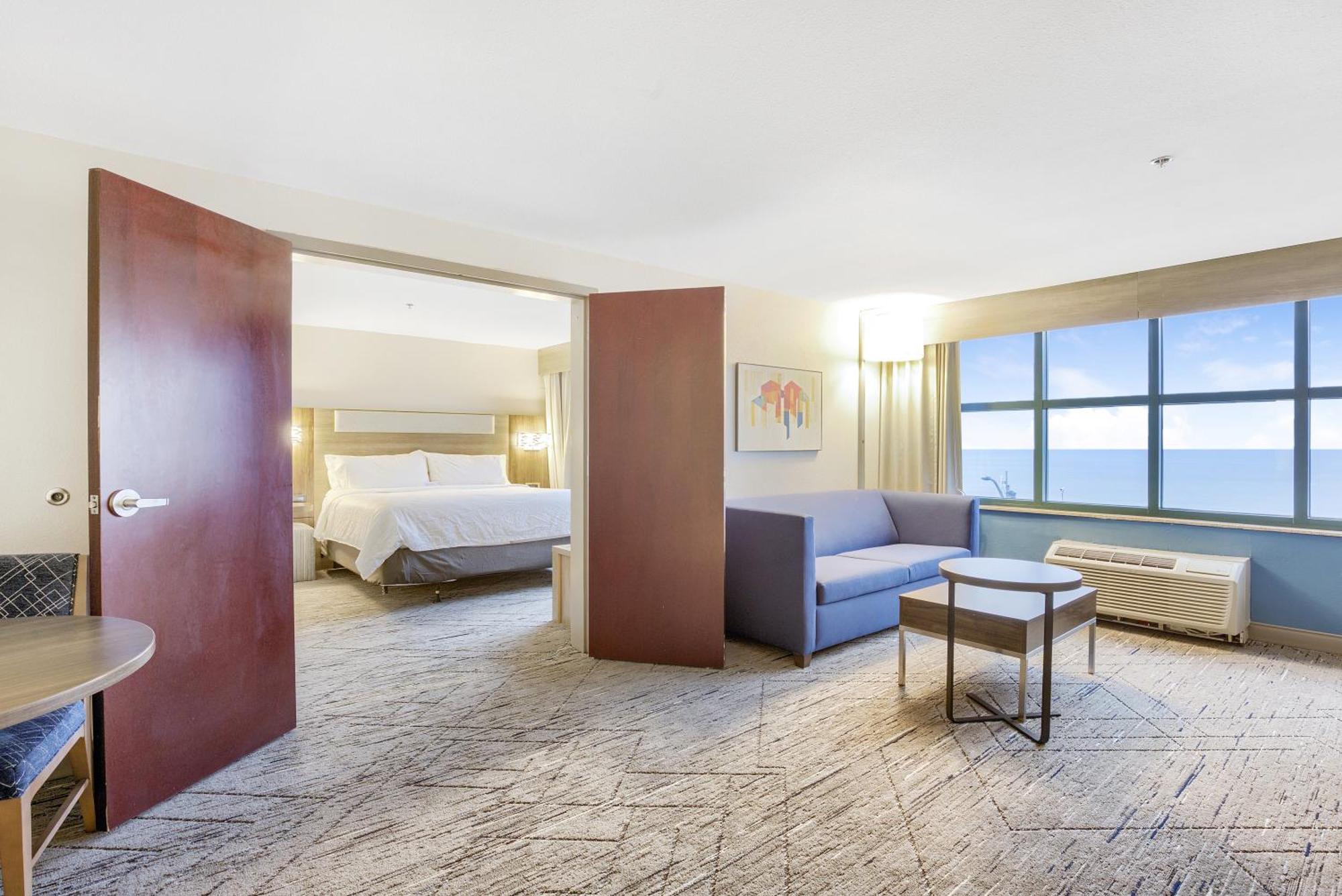 Holiday Inn Express - Gulfport Beach By Ihg Екстер'єр фото