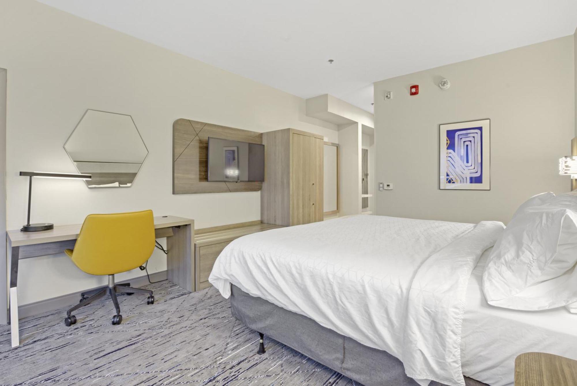 Holiday Inn Express - Gulfport Beach By Ihg Екстер'єр фото