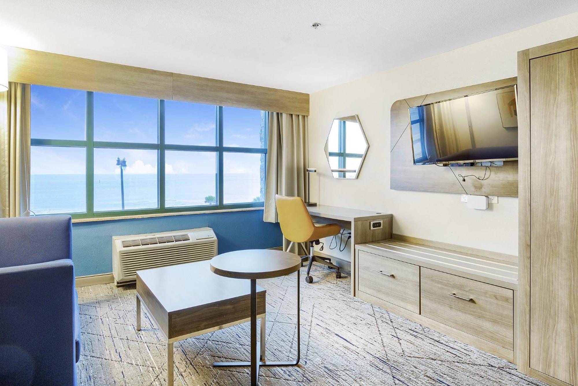 Holiday Inn Express - Gulfport Beach By Ihg Екстер'єр фото