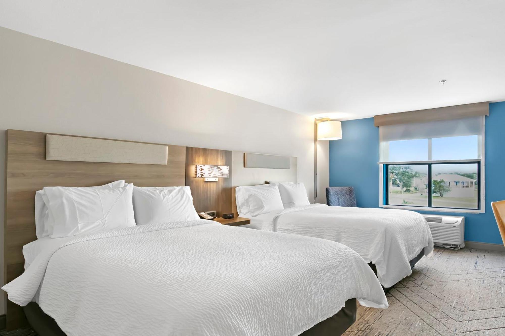Holiday Inn Express - Gulfport Beach By Ihg Екстер'єр фото